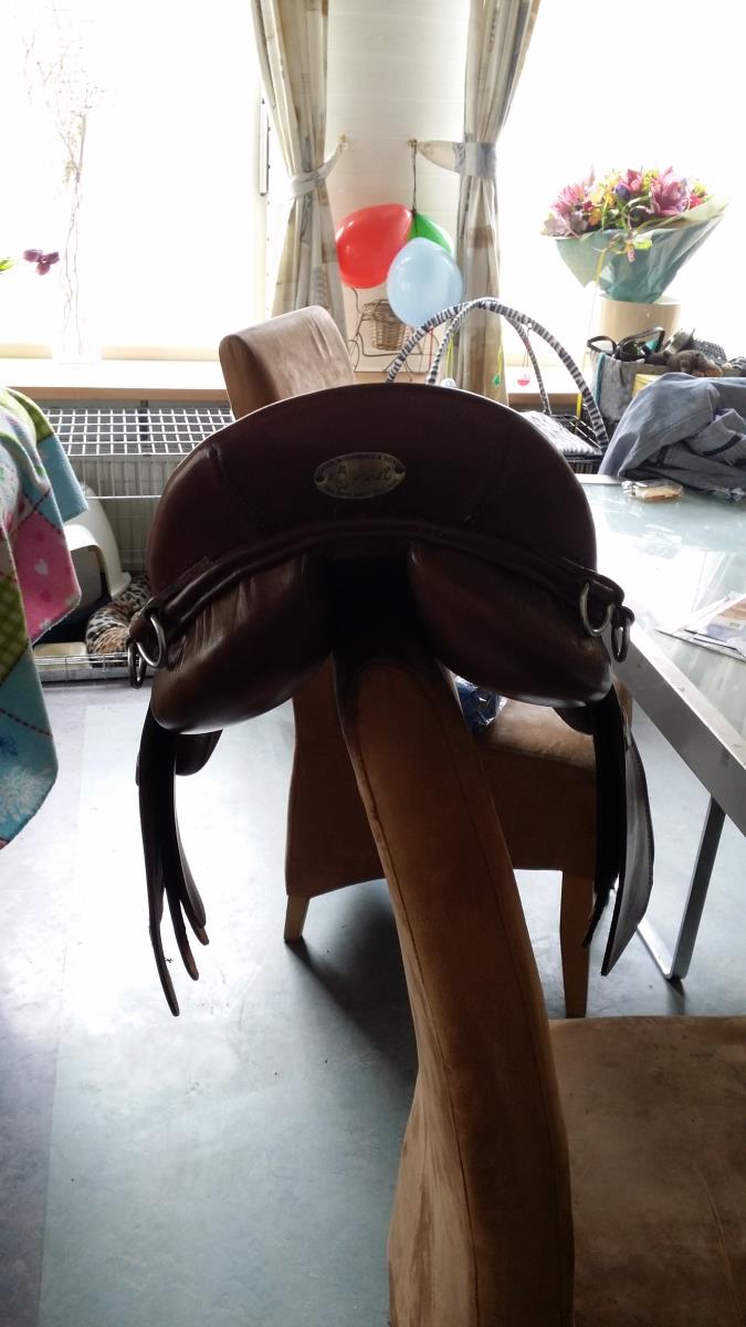 Nieuw bruin vzh zadel