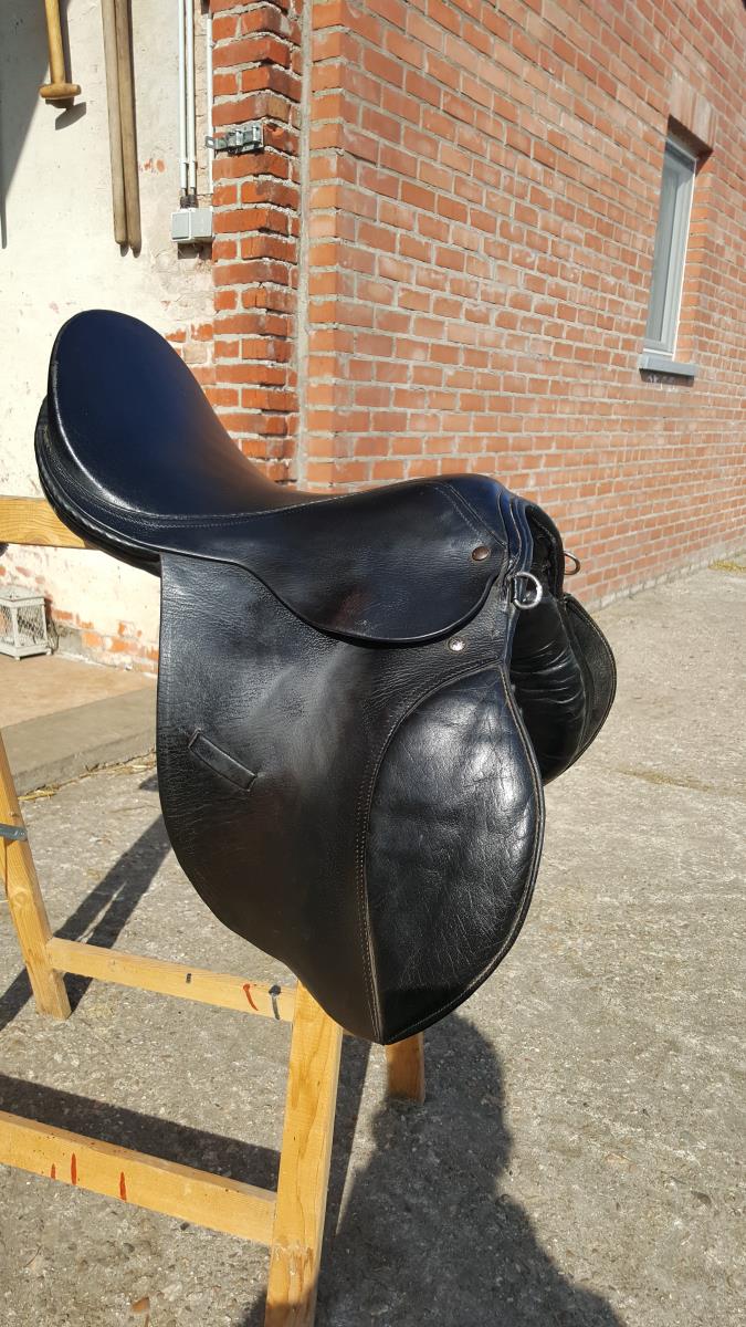Leren zadel 17 inch.