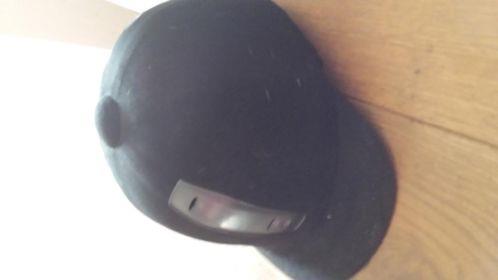 2 mooie harrys horse caps te koop. 