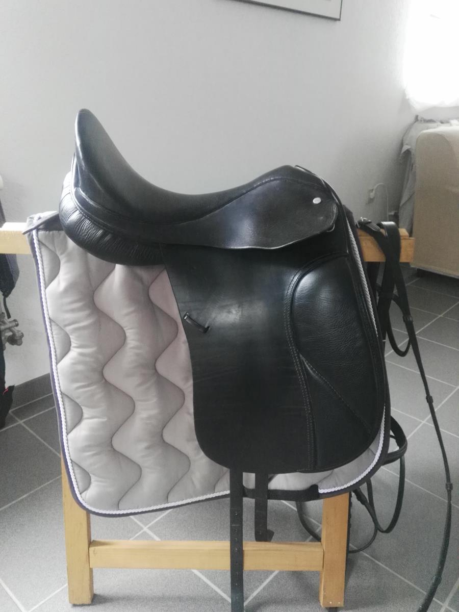 Dressuur zadel 17inch Katrien De Wolf handgemaakt