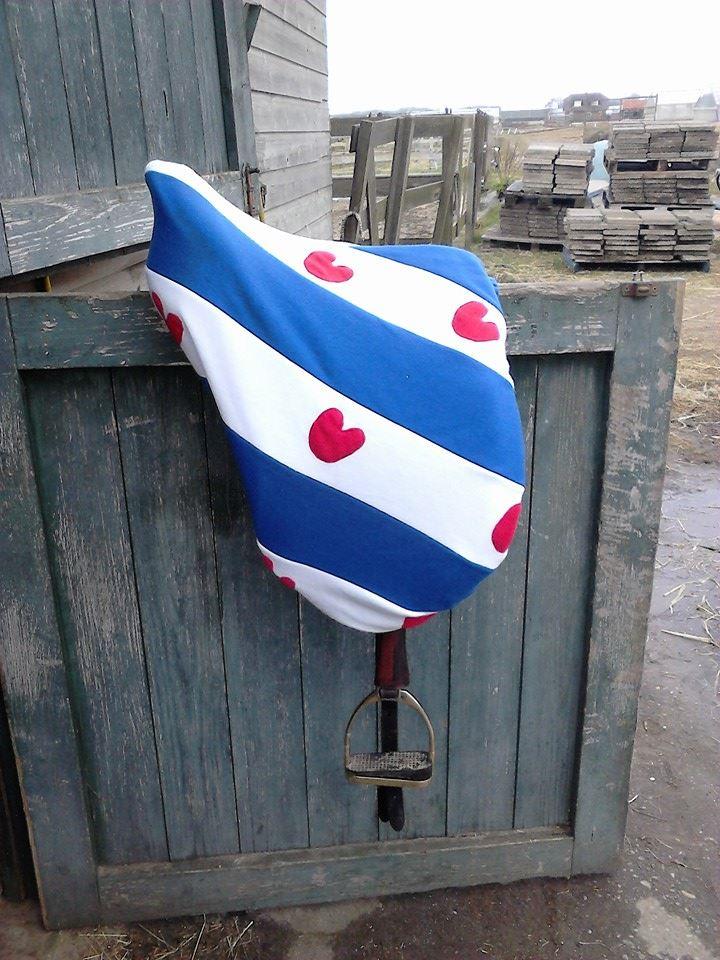 Handgemaakte zadelhoezen en toebehoren.