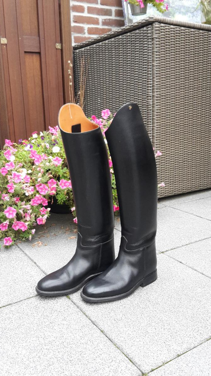 Te koop zwarte lederen laarzen