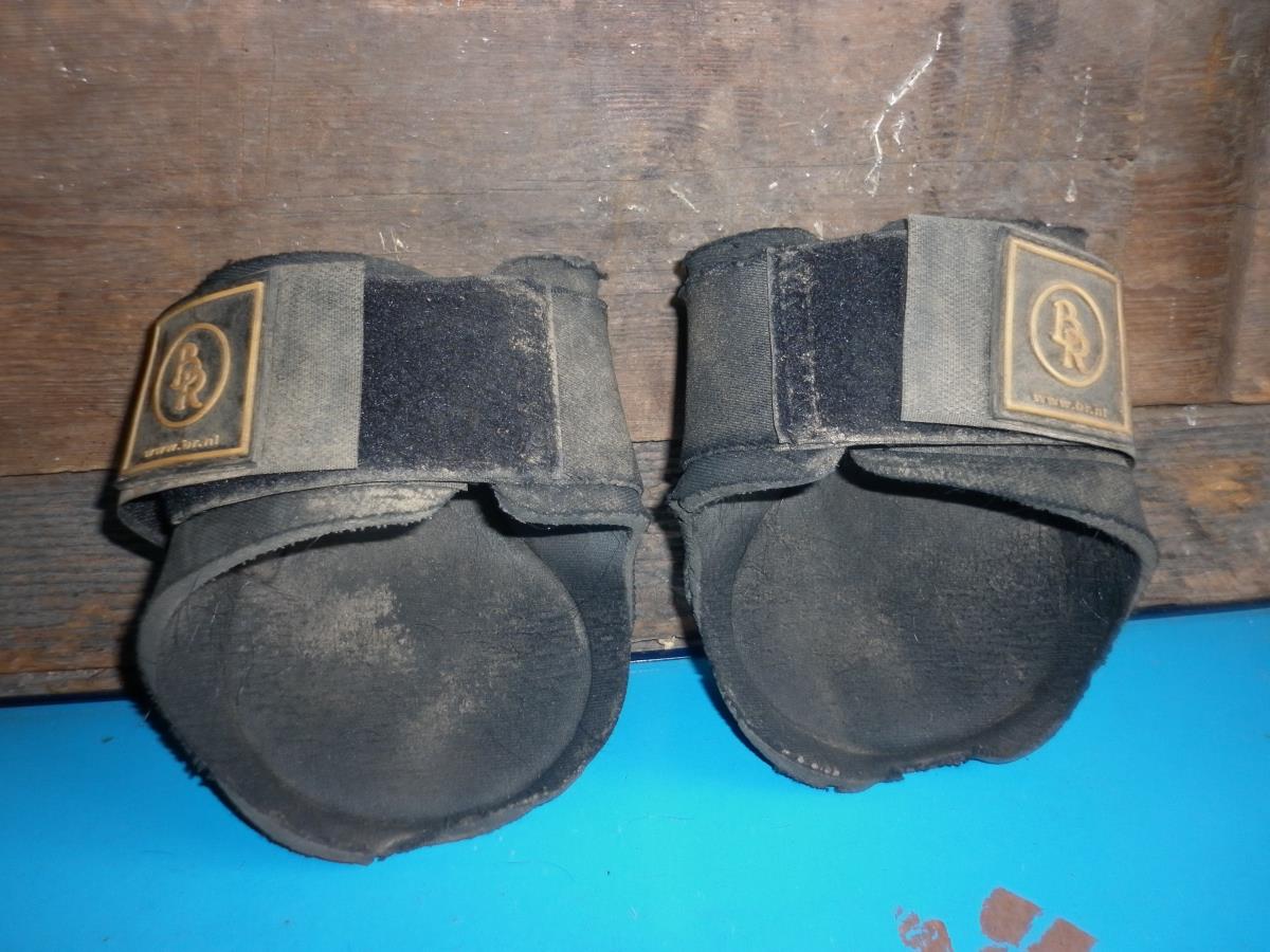 4 springschoenen en 2 strijklappen