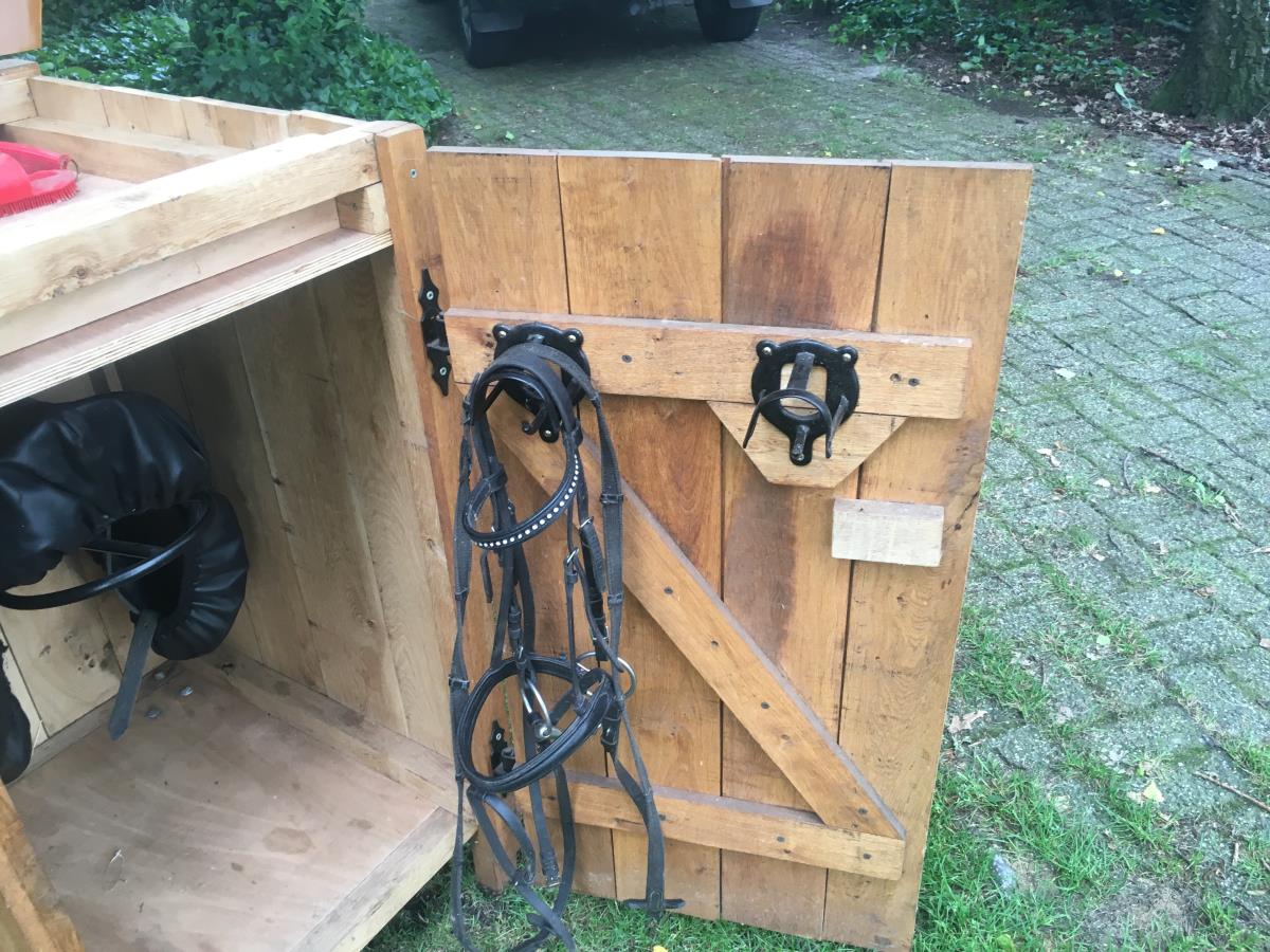 winter pro zadel, zadelkast ect. te koop