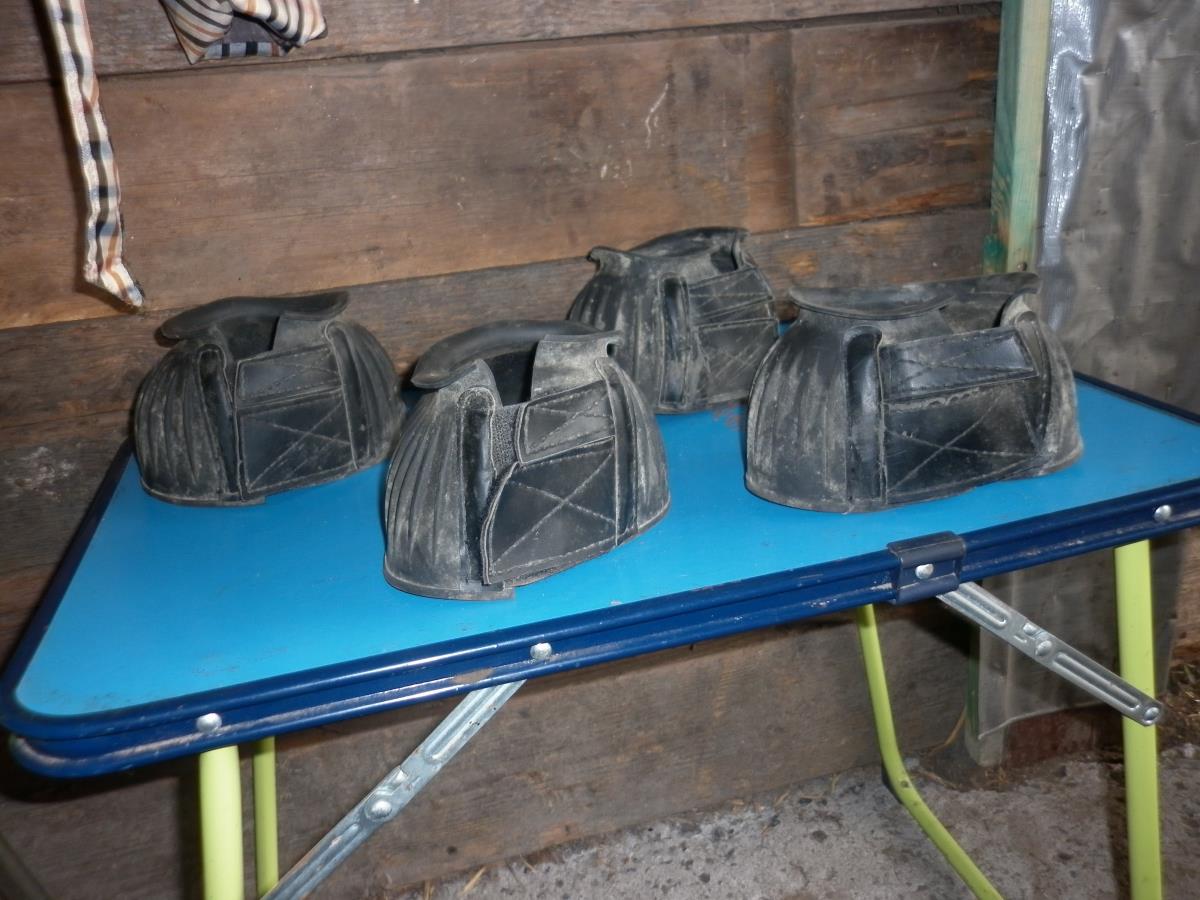 4 springschoenen en 2 strijklappen