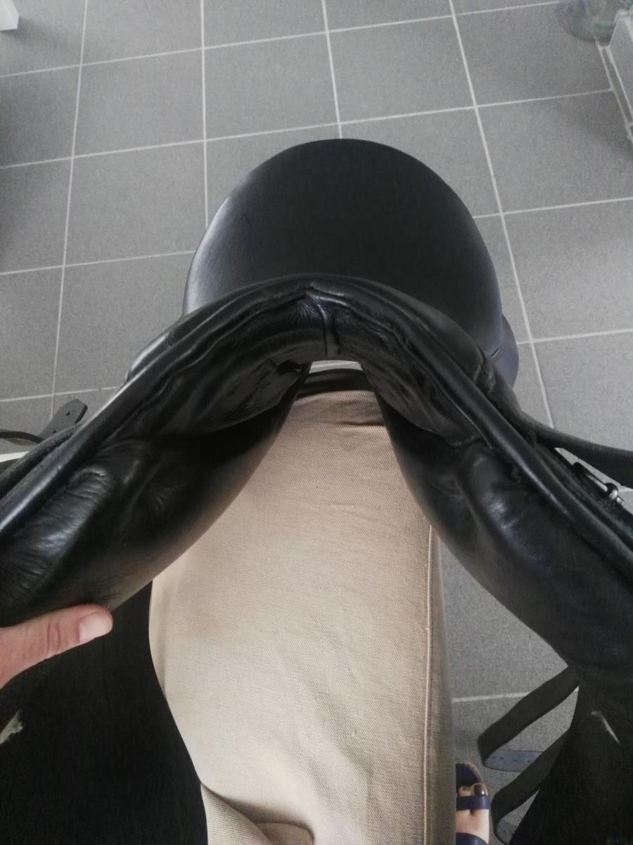 Dressuur zadel 17inch Katrien De Wolf handgemaakt