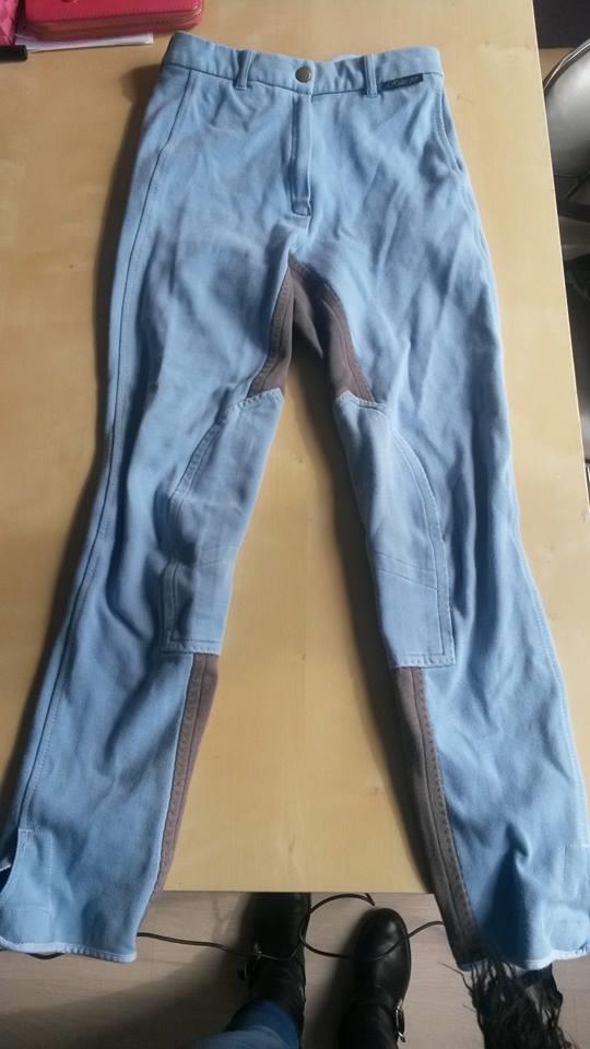 lichtblauwe paardrijbroek maat 34/36. ZGAN