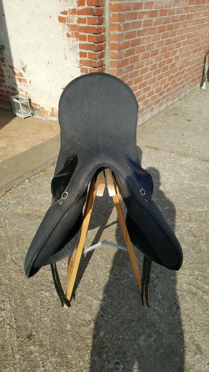 USG Apollo zadel 18 inch.