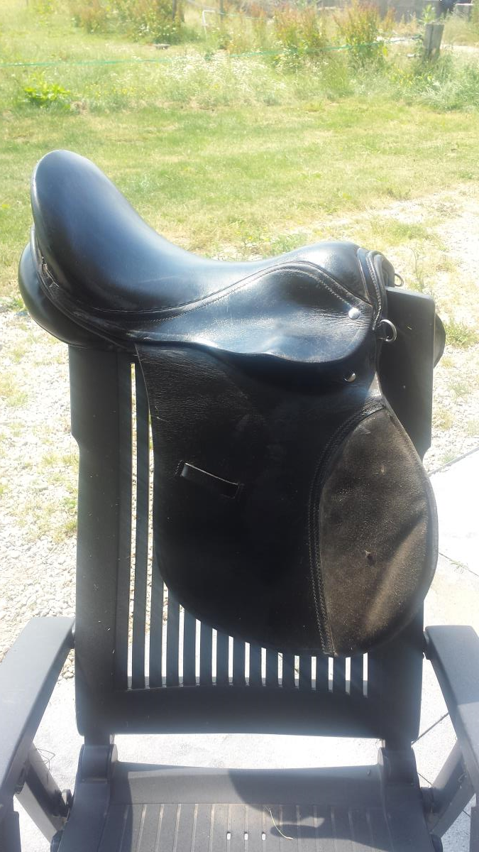 mooi zwart veelzijdigheids zadel 
