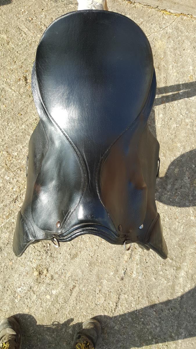 Leren zadel 17 inch.